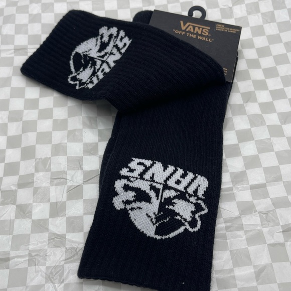 Vans Major Type Crew Socks (1 pair)
with jacquard art of a sinister skull - Picture 10 of 16